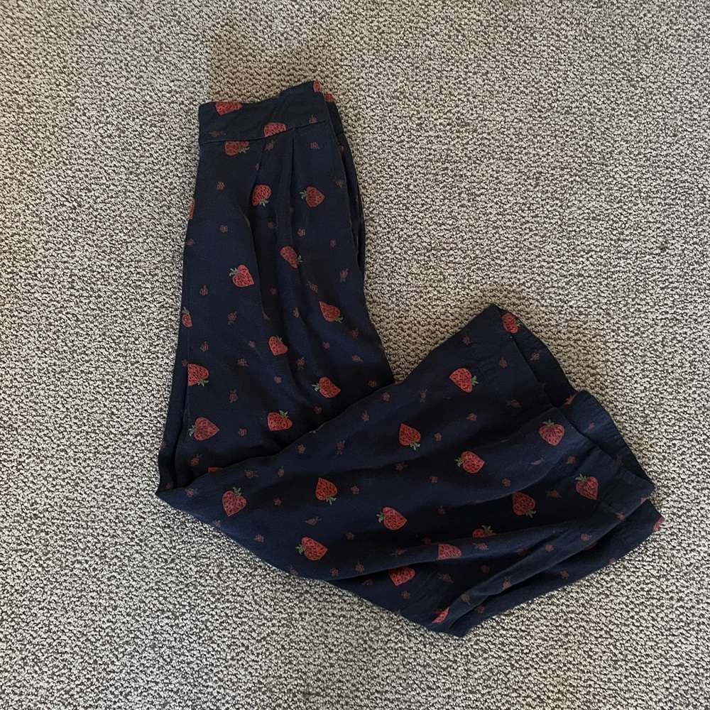 FARM Rio strawberry print pants - Picture 3 of 7